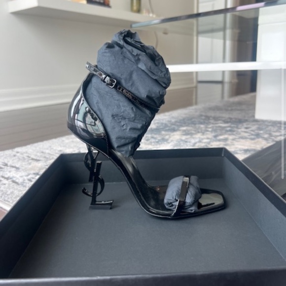 YSL Opyum Heel Sandals in Patent Leather - Picture 3 of 5